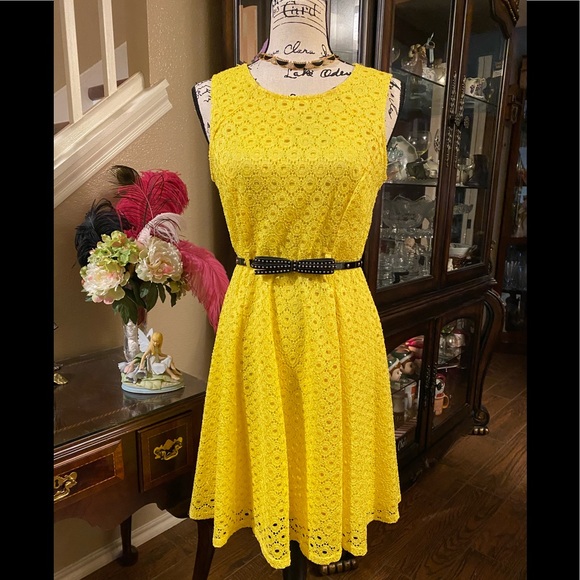 Sharagano Dresses & Skirts - Beautiful Yellow Dress.